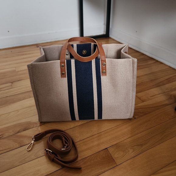 Casual Handbag - Picture 4 of 4